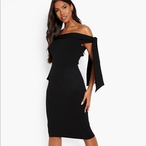 ✨BooHoo✨ Off The Shoulder Tie Detail Midi Dress